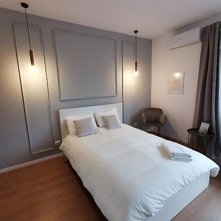 On The River Ultra Central Suites Bucarest Exterior foto