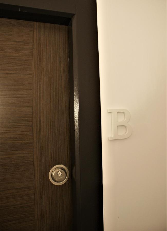 On The River Ultra Central Suites Bucarest Exterior foto