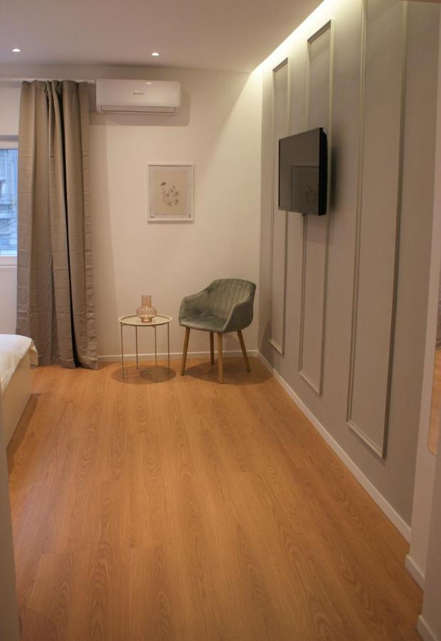 On The River Ultra Central Suites Bucarest Exterior foto
