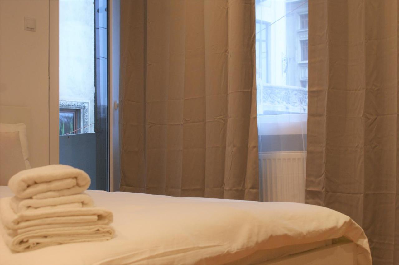 On The River Ultra Central Suites Bucarest Exterior foto